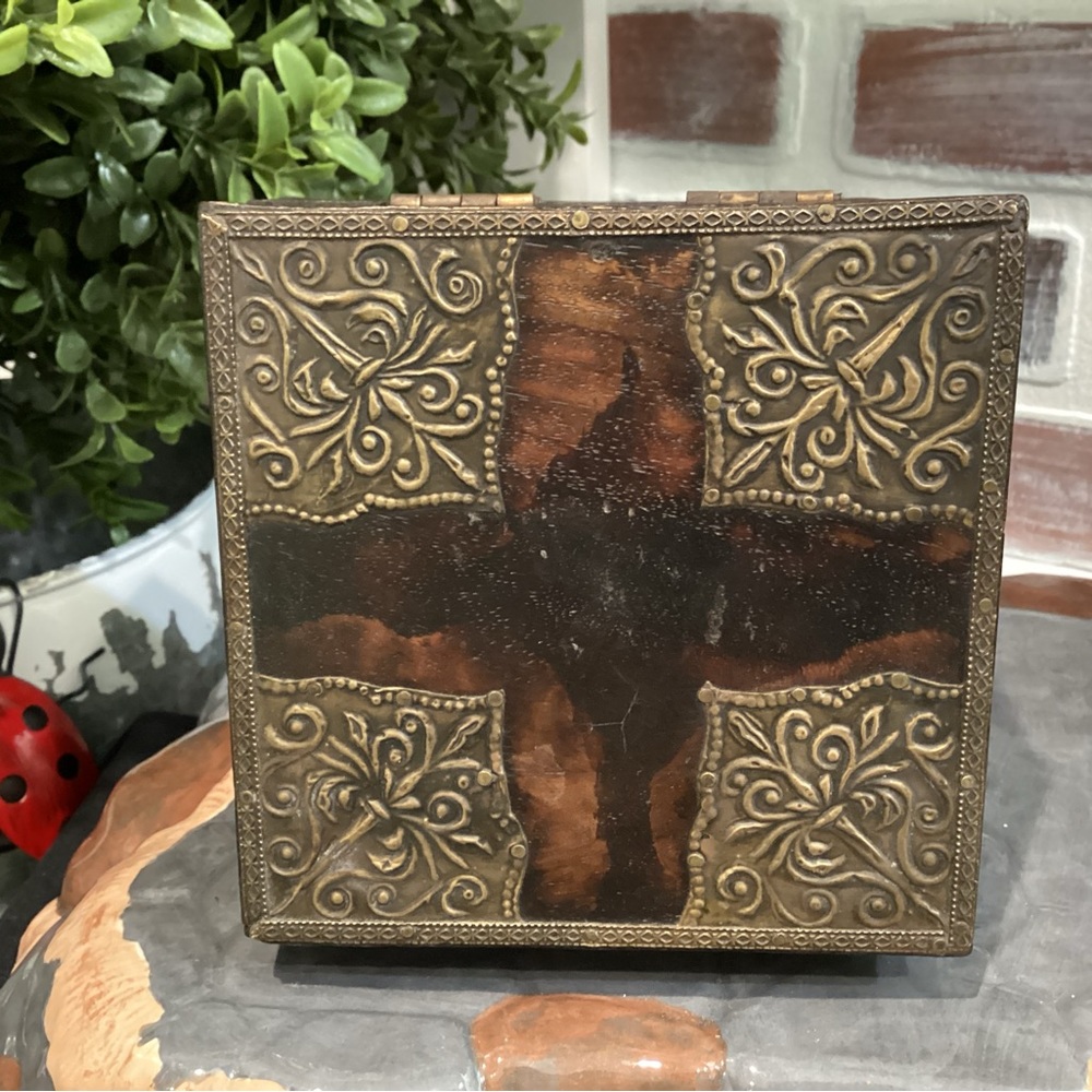 🟤 Vintage - Beautifully crafted solid wood, brass/metals Jewelry / Keepsake Box - Picture 5 of 12